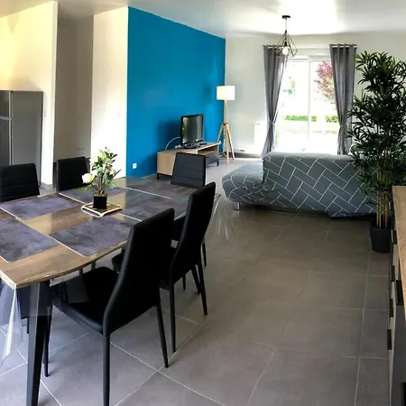 Holiday home Aux Chants Des Oiseaux