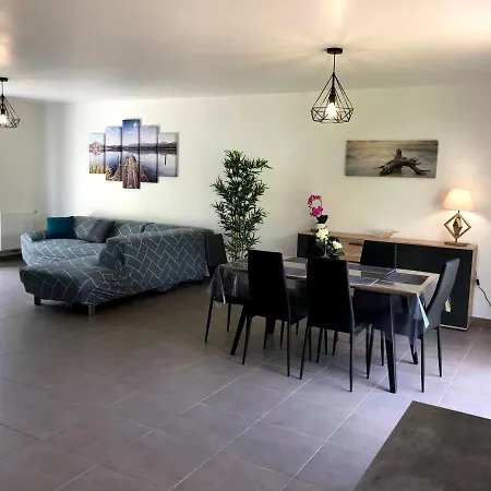Holiday home Aux Chants Des Oiseaux *